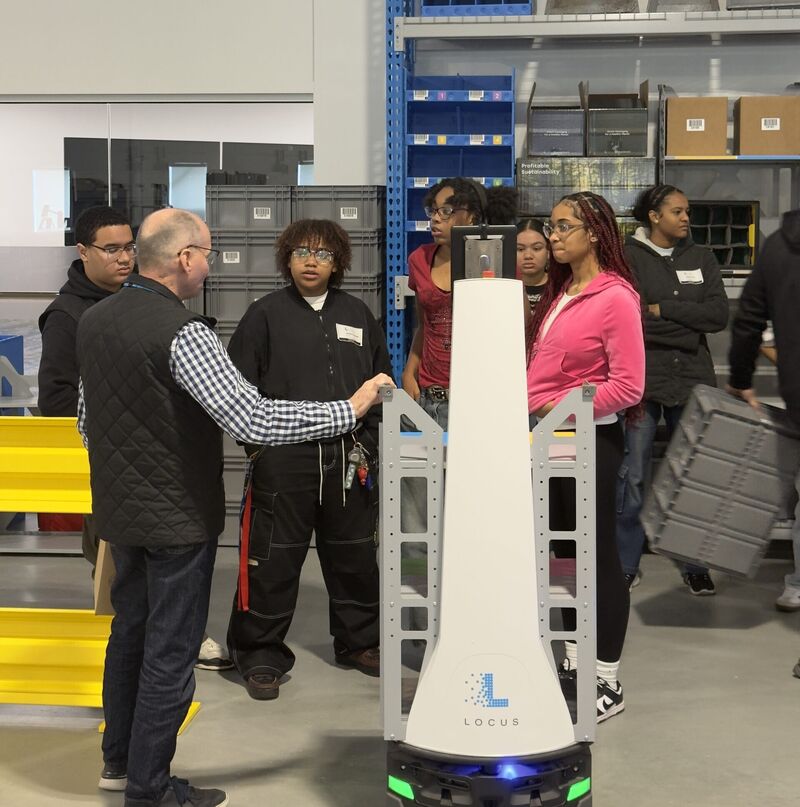 Students visiting the Locus Robotics Customer Experience Center for a PeerForward session